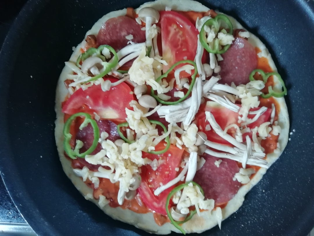 フライパンで！ 強力粉のみでつくるカリもち本格ピザ レシピ・作り方 by moyoko - 楽天レシピ