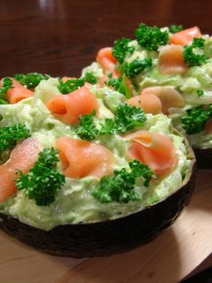 バジルチーズアボカドディップのサーモンサラダ