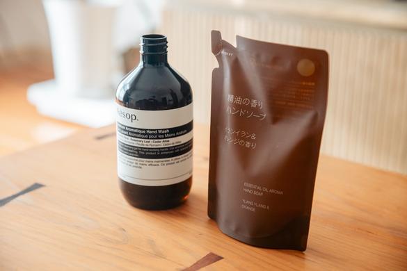 イソップaesop このボトルがタイプで 置きたかったイソップ💭 洗面所とキッチン用にポチ～ 良さそうだったから ハンドクリームも 使ってる🌾ハンドソープ イソップハンドソープ洗面所洗面所インテリアパンパスグラスパウダールーム鏡