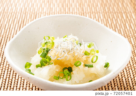 Today's breakfast 今朝はちりめんじゃこご飯、 大根おろし＋ひきわり納豆、 焼海苔、さつま芋の味噌汁😋朝ごはん