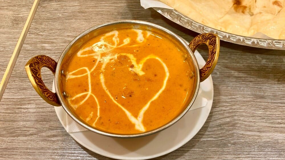 インド料理 お店のレシピは秘密！インドの鶏がらスープの作り方をシェフに教わった