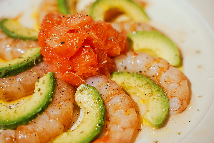 海老の殻まで楽しむペスカトーレ