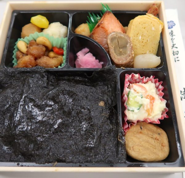 津多屋 のり二段幕の内弁当 - 作業員の昼飯