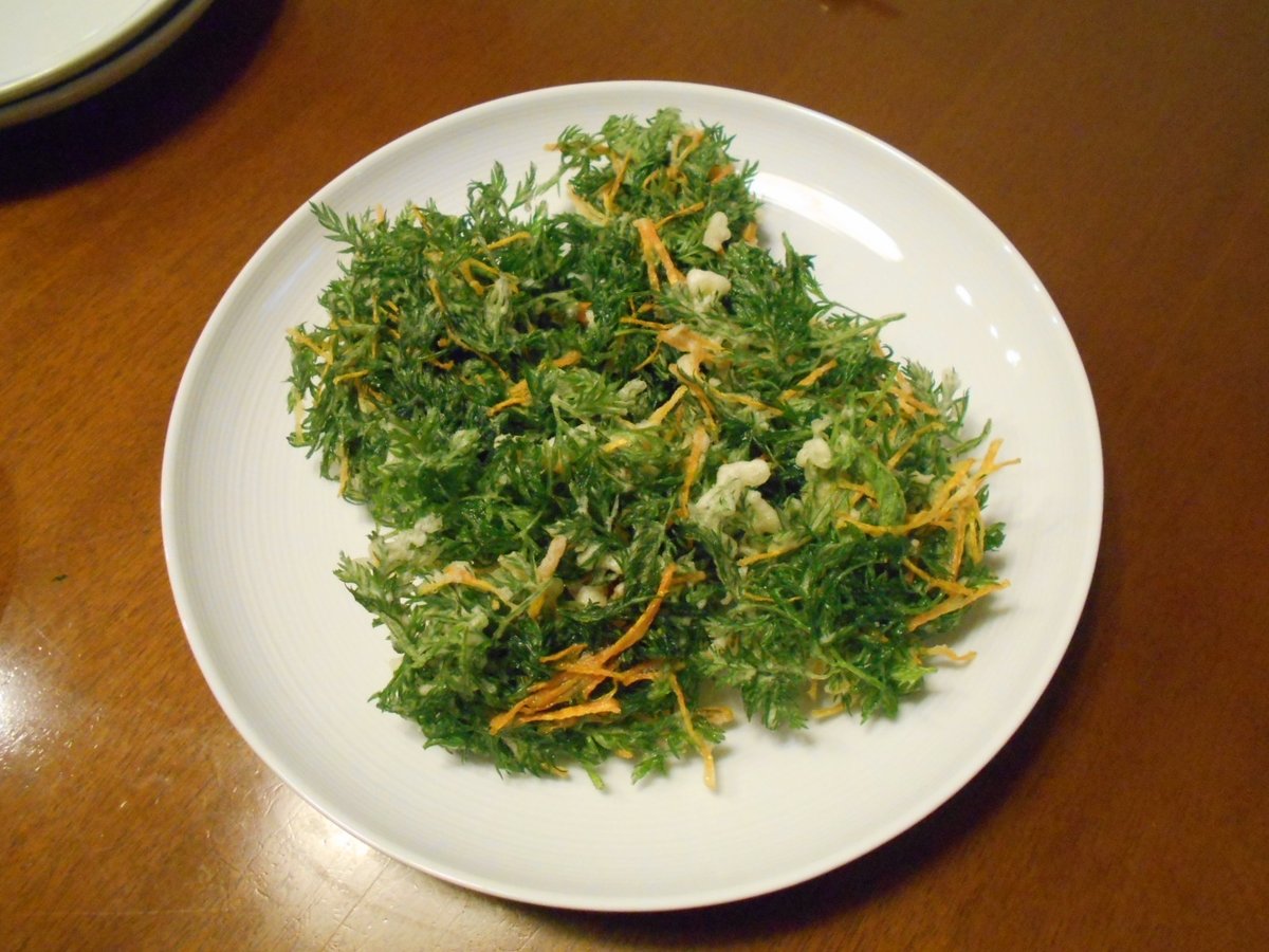 おやつ作りににんじんの葉っぱを入れてみましたさなえ