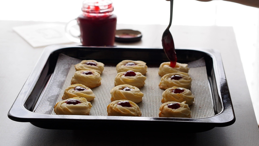 ぽってりフォルムがかわいい！「ジャムクッキー」の作り方