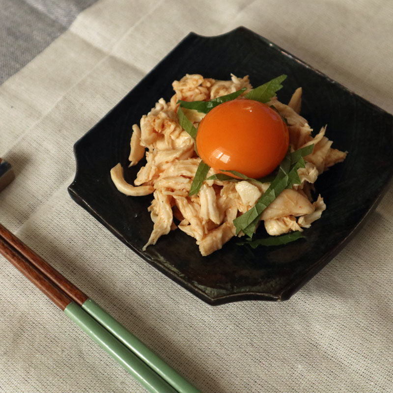 人気だったからリールにも投稿☺️ 🏷️材料 2人前・ささみ300g〜350g ・塩少々 ・酒小さじ2 ・片栗粉大さじ3 <調味料>・醤油大さじ1 ・焼肉のタレ大さじ1 ・コチュジャン大さじ1 2 ・砂糖大さじ1 2 ・ごま油大さじ1 2 ・にんにくチューブ4cm胸肉でも同じように作れる