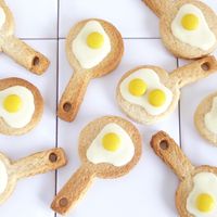 家にある厚紙やラップの空箱、牛乳パックなどで簡単に型作り