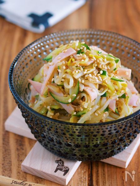 から揚げとポテサラ、すっごく定番だけど、ダンナ受けする献立。真由美さんの1週間2500円節約レシピ