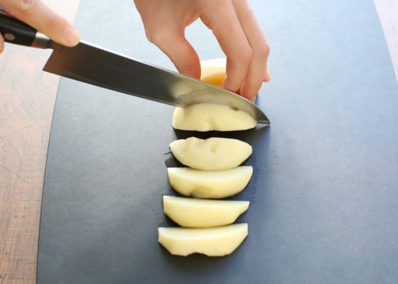 じゃがいもの乱切り - 野菜の切り方 料理の基礎レシピサイトNadia