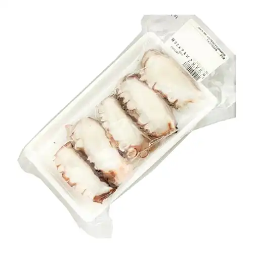 簡単おかず、冷凍食品イカとブロッコリーの炒め物 白背景 の写真素材90091375- PIXTA