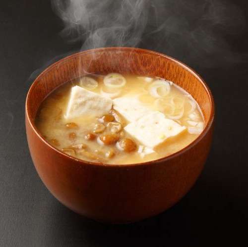 高野豆腐となめこのお味噌汁