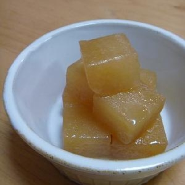 戻さずそのまま炒めて簡単♪ 切り干し大根活躍弁当🤗 . 今日のおぺこべん☆ 容量300ml×2ジップロック・切り干し大根と豚肉の醤油マヨ炒め・玉子焼き ・レンチンキャベツの鮭ひろし 合計 約174円米・調味料を除く 切り干し大根を炒める時は戻さずそのまま使う