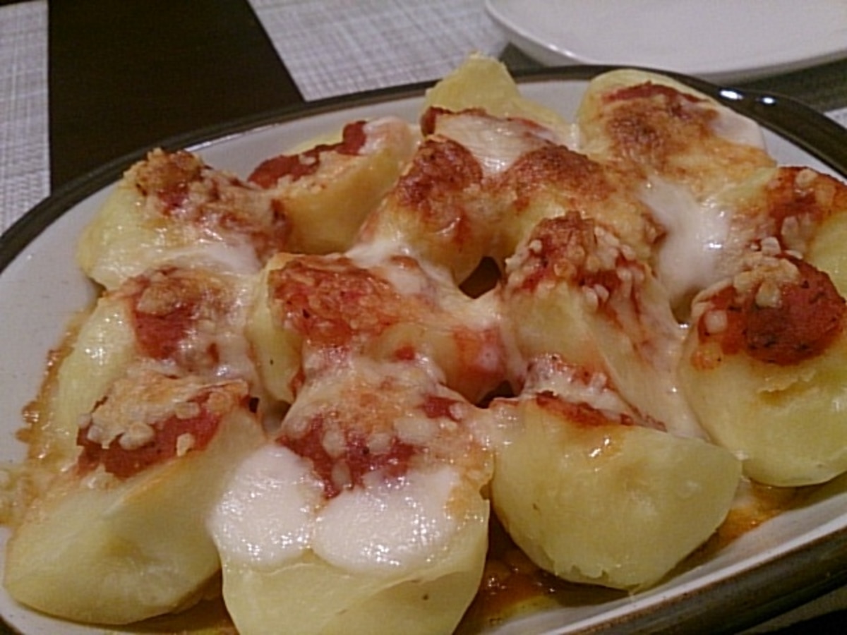 簡単フライパン♪新じゃが・鶏もものトマトチーズ焼き