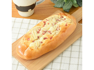 朝食！ファミリーマート『ベーコン ペッパーマヨ』を食べてみた！ - tomomo13's diary