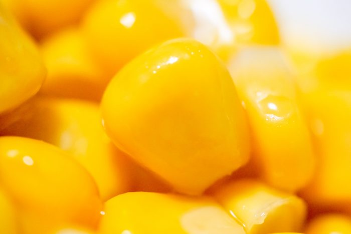 青の背景に果物と野菜の混合。黄色いフルーツの虹。健康的なライフスタイルの食べ物のコンセプト。虹のコレクション。」のベクター画像素材 ロイヤリティフリー392112136Shutterstock