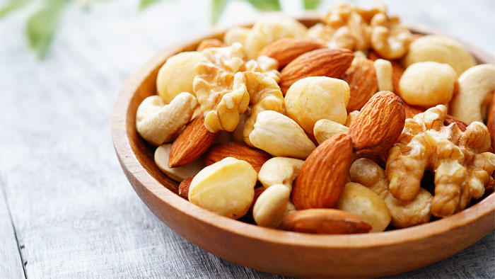 ナッツの種類一覧 栄養素や一日あたりの摂取目安量、食べ方の注意点を解説Shufoo!プラス