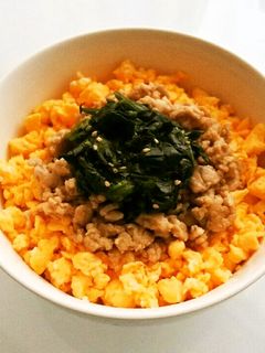 子どもが大好き☆青菜もぱくり！の三色丼