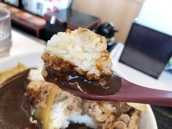 吉野家どっちが美味いカレー祭！！『牛スパイシーカレー』と『牛黒カレー』どっちが美味いか徹底比較！！気になるカロリーや値段は！？ -クッキング父ちゃん食べ歩き食レポブログ