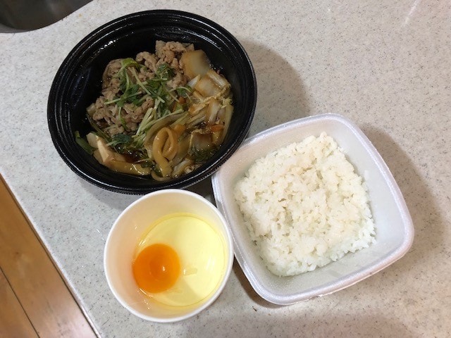 すき家の『牛すき鍋定食』がテイクアウトも温めて熱々で美味しい！買てみた