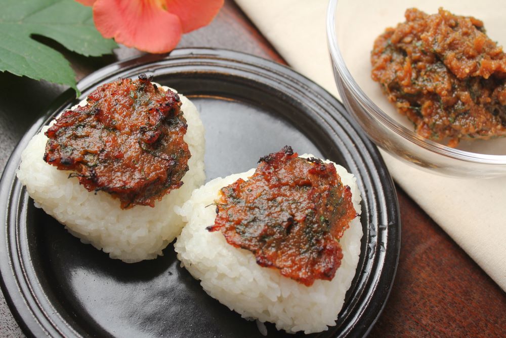大葉だけで驚くほど旨い 美味しすぎて何個でも食べれます！大葉焼きおにぎりの作り方 kattyanneru
