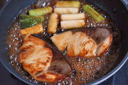 プロ直伝 お弁当にもおすすめ「ぶりの照り焼き」レシピ。パサつかずふっくら仕上げる方法とは？三越伊勢丹の食メディアFOODIE フーディー