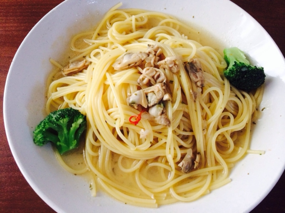 極上生パスタ アサリを食べる ボンゴレビアンコ