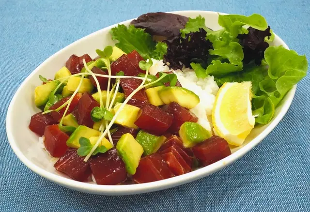マグロとアボカドのポキ職人醤油 - 醤油を使い分けると、食はもっと楽しくなる