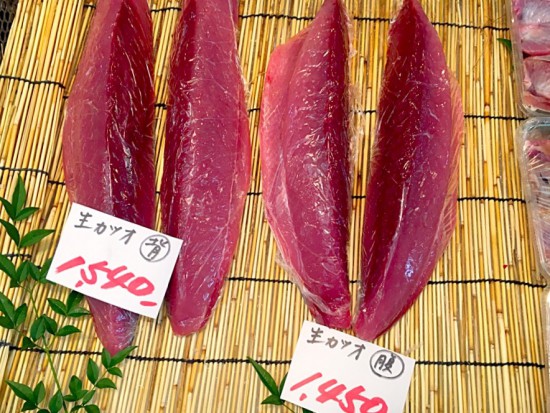 楽天市場送料無料 脂の乗った 紅鮭カマ 定塩 800g ご飯のお供 おかず 紅鮭 カマ 朝食 チャーハン おにぎり 簡単 グリル BBQ 御歳暮お中元 挨拶 備蓄 母の日 父の日: 北海道 くしろキッチン 和商店