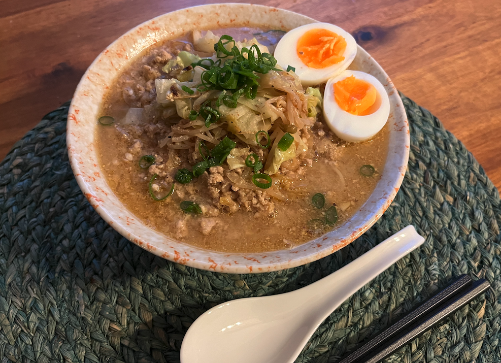 みそラーメン鍋 手作りスープがおいしい！コーンとバターのトッピングでうまさ倍増♪macaroni マカロニ- YouTube