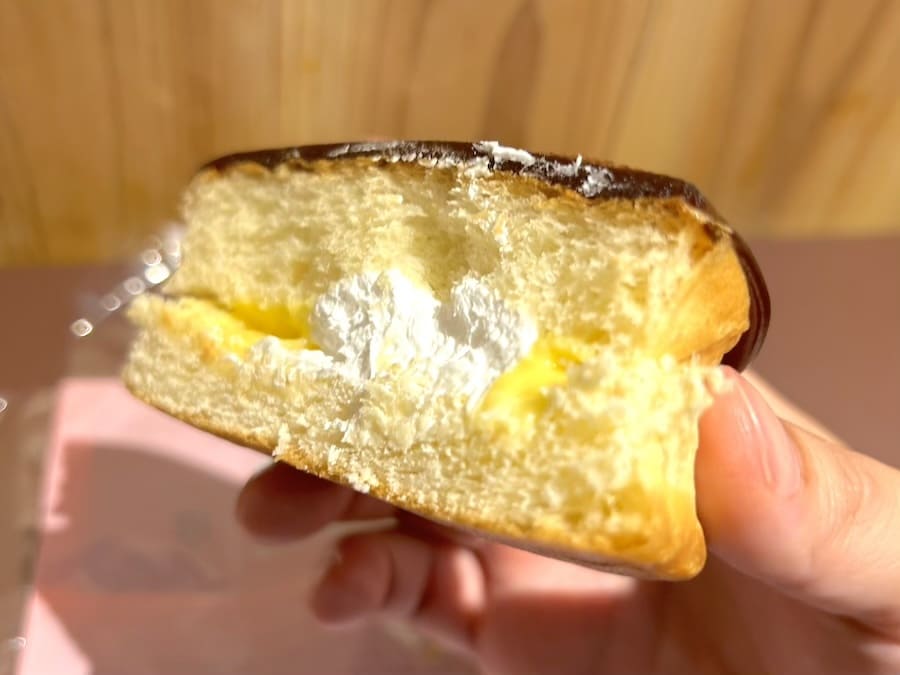 近くのセイコーマートで発見🐴 三石名物の三石羊羹です❣️ おがわじゅりさんのイラストも可愛いですねー🐴 北海道のお土産にもいいですよ❤️セイコーマートを見かけたら覗いてみてください。もちろん三石に行けば買えますけどね乗馬クラブリーフ三石羊羹