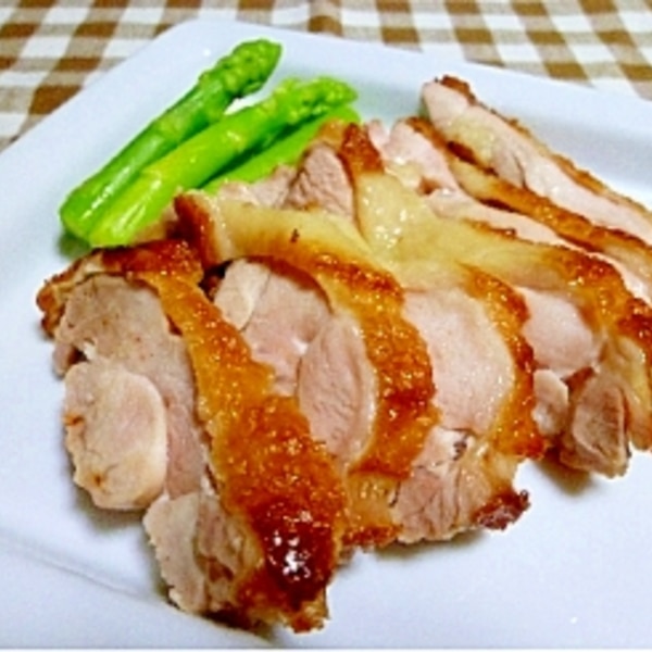 今日公開するレシピは『鶏肉の塩焼き』🤤💕﻿BCLは、頑張る受験生とその親御さんを応援します！材料 ﻿ 鶏肉 120g 塩 少々 酒小さじ1 2 油 大さじ1 2作り方 💁🏻‍♀️✨💕 ﻿ ①とり肉に塩、酒をふり30分おく。 ②フライパンに油をひき、中火で皮から焼く。 ③