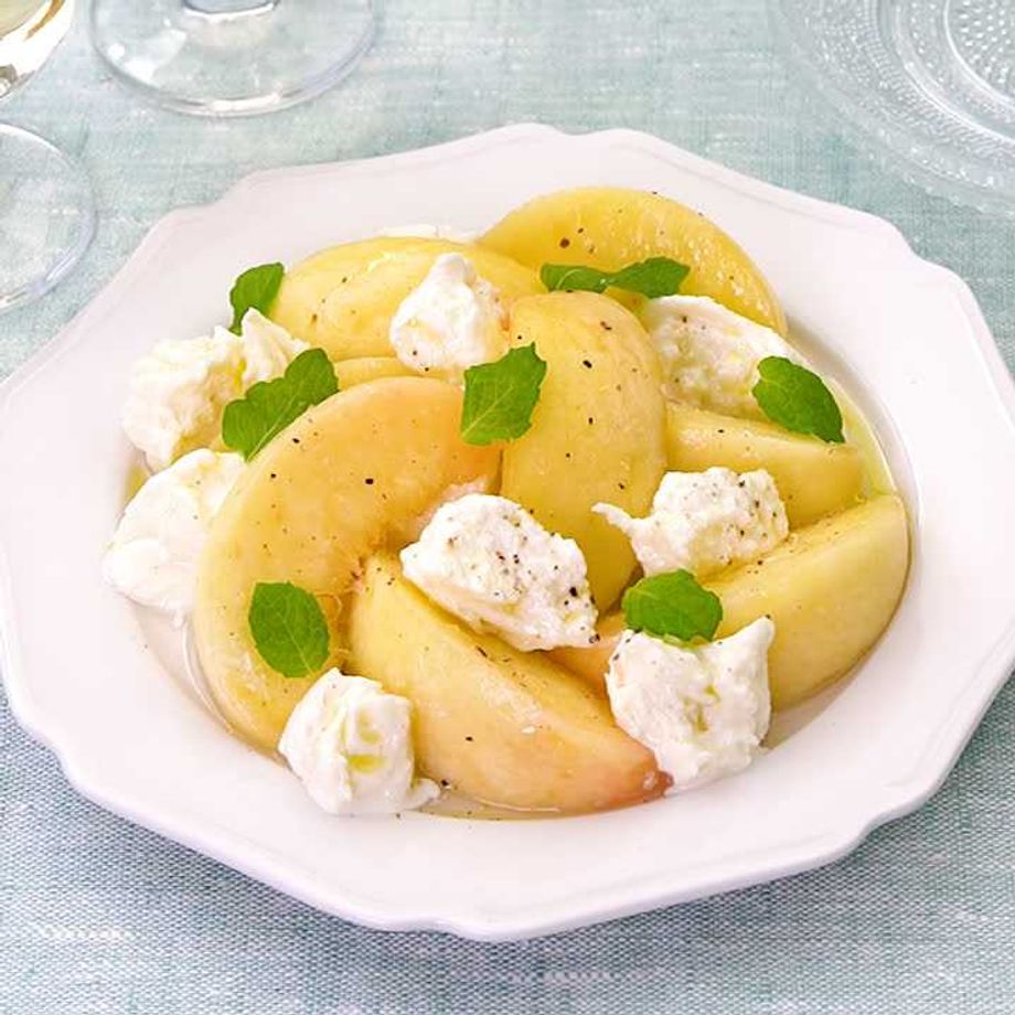 桃×モッツァレラ×生ハムのカプレーゼ