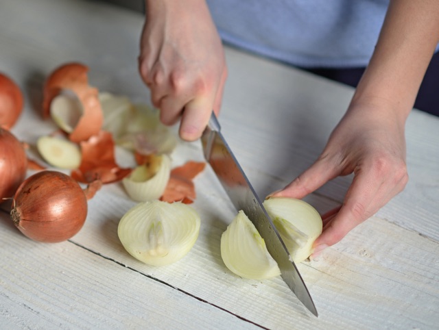 玉ねぎの芽は食べられる？発芽した玉ねぎの対処法を詳しく解説！食・料理オリーブオイルをひとまわし