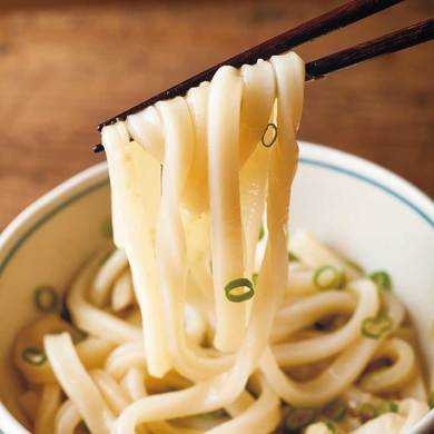 再生回数250万回超え！ありがとうございます😭 ⁡⁡再現ぶっかけうどんつゆ ⁡⁡ ⁡白だし：大さじ1⁡ ⁡めんつゆ 3倍希釈 ：大さじ1⁡⁡水：大さじ4 60ml ⁡ ⁡⁡ どうしても家でも○🐢食べたくなってしまって密かに研究してました笑⁡ ⁡⁡ ⁡⁡調味料と分量決めるのにかなり時間