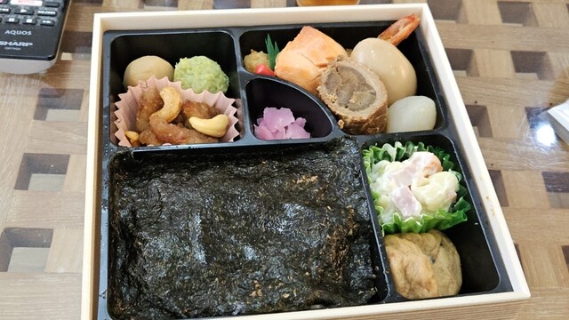 TV局やラジオの現場で人気の弁当をフィギュア化した「楽屋弁当 ミニチュアコレクション」第2弾がカプセルトイ＆ブラインドBOXの2形態で登場！津多屋 「のり2段幕の内弁当」など全4種電撃ホビーウェブ