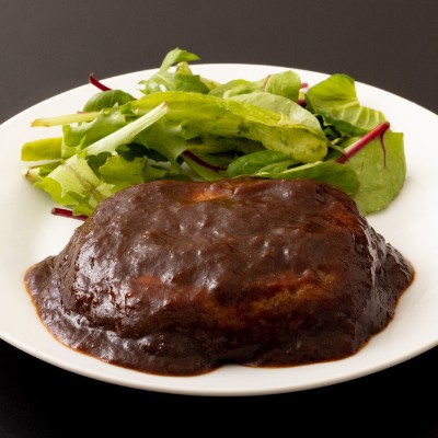 おうちごはん🏠🍳🍴⑅*॰ॱ ♡チーズハンバーグ ♡牡蠣とベーコンのクリームチャウダースワイプしてレシピあり✍️♡いんげんとコーンのソテー♡フライドポテト ♡さつまいものパンナコッタ ＊ この日はハンバーグでワンプレート ご飯でした＼ ^^🍽♬.*ﾟ