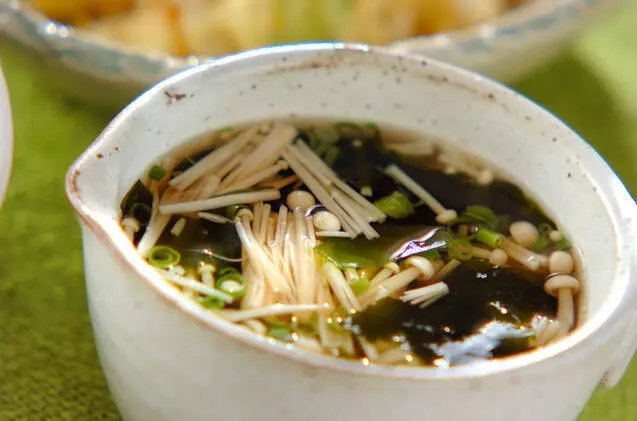 白だしでつくる お吸い物