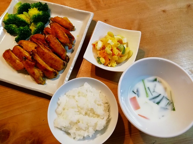 バターじょうゆのポークソテー 簡単うの花チーズマカロニサラダ 食材宅配のヨシケイ 夕食ネット レシピ・メニュー・献立付き