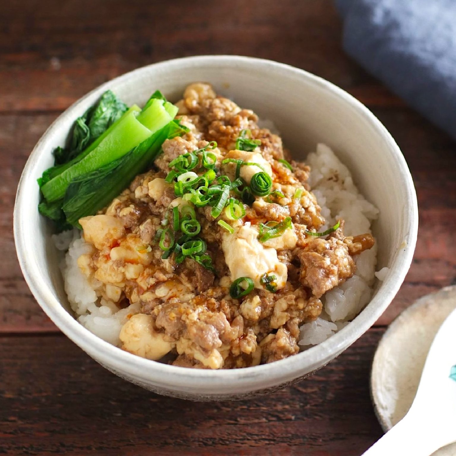 彩り綺麗♪ 鶏そぼろと小松菜の三色丼