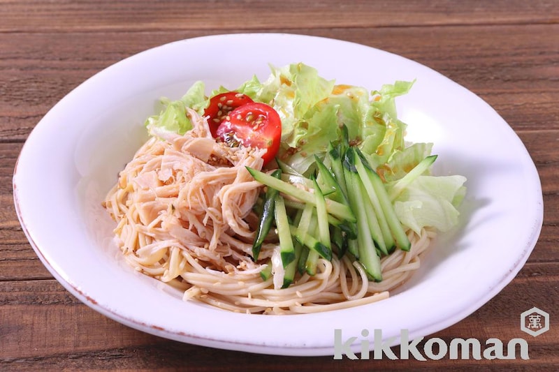 蒸し鶏とオクラのキムチ冷麺