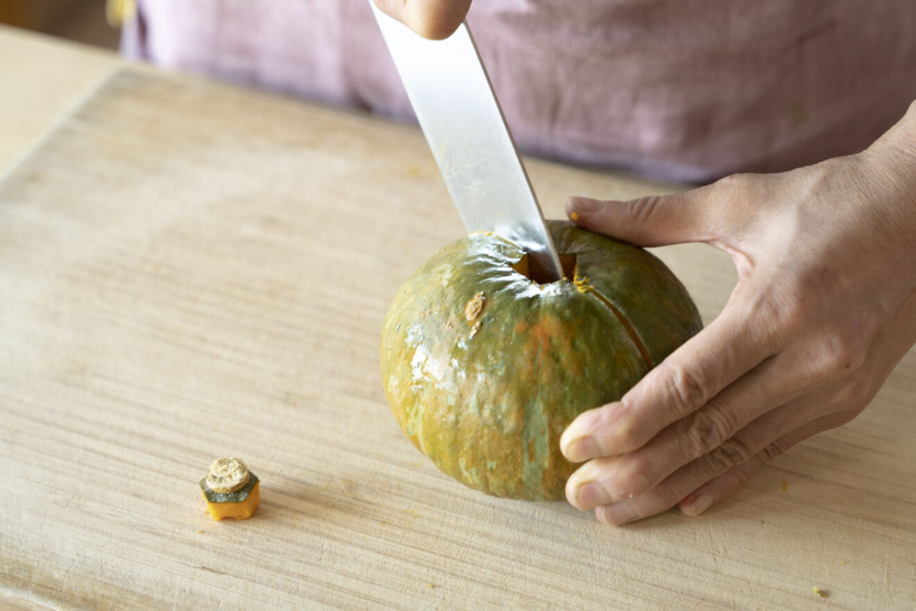 種のところに白や黒のカビ 」カビが生えてしまったかぼちゃは食べて大丈夫？管理栄養士が回答！ヨガジャーナルオンライン