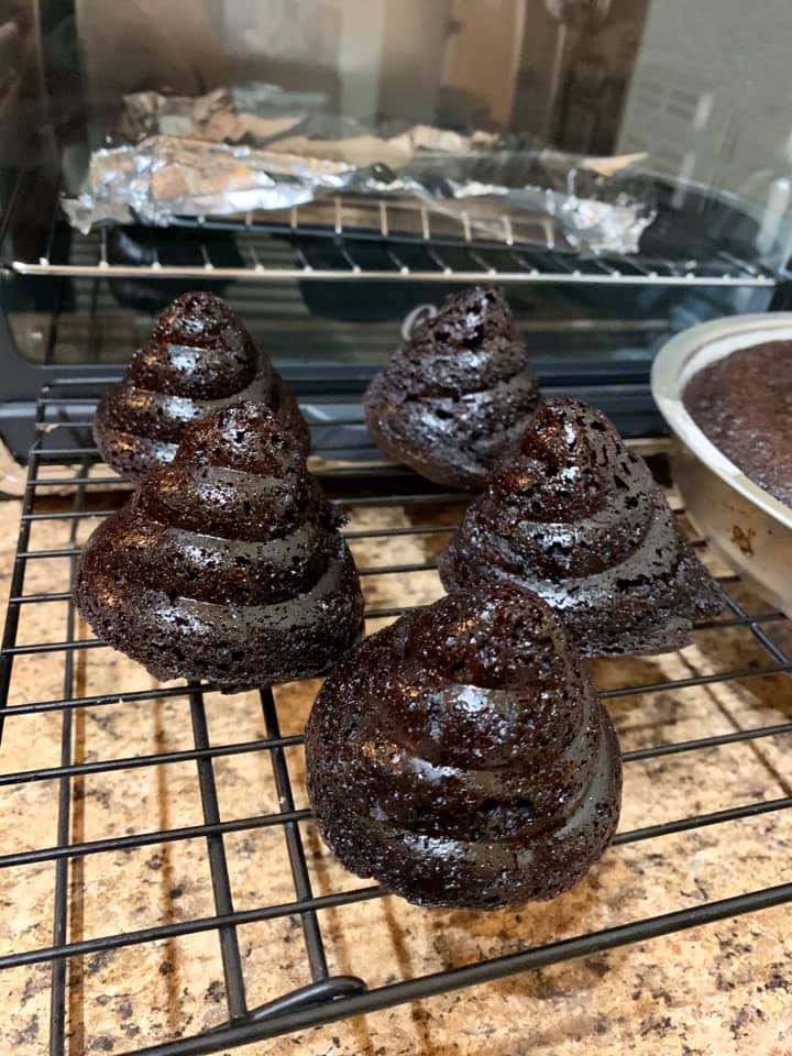 ならのうんちケーキは、ならの大好きな栗たっぷりモンブランタルトにしたよー。 お口あんぐりからの素晴らしい喜びようで、みーんなうれしくなりました。うんちおめでとうの歌うたってよっていう無茶振りにもちゃんと答えてくれるよもあさも最高。 また明日からもトイレ