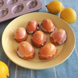 グラスアロー アイシング って、なんでこんなに惹かれるんですかね？ これは、小さなレーズンがごろごろ入ったサブレに、ラム酒のグラスアローをかけた『パレロムレザン』。 バターや卵やレーズンの味わいに、グラスアローが口に入った時だけ、甘くてラム酒が香る