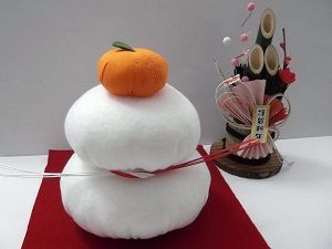 鏡餅チンチラ 羊毛フェルト ハンドメイド ネズミ年 子年 正月飾り 小動物 げっ歯類 - ぶいぶいぎゃらりーminne byGMOペパボ国内最大級のハンドメイド・手作り通販サイト