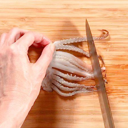 魚の下処理やって 料理の仕込みやって 麦イカの沖漬も作って こんないい天気に早く終えたかったけど この時間になっちゃった ※麦の穂が出る頃に取れる小さいスルメイカをこちらでは麦イカって呼んでます