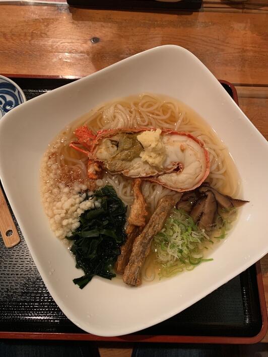 稲庭風うどん 玉や ジョッキうどん 中 🍺 麺がつるつるモチモチ 汁まで飲み干しましたぁ うまかった😆鹿児島グルメうどん稲庭うどん玉やジョッキうどんジョッキ生ジョッキ