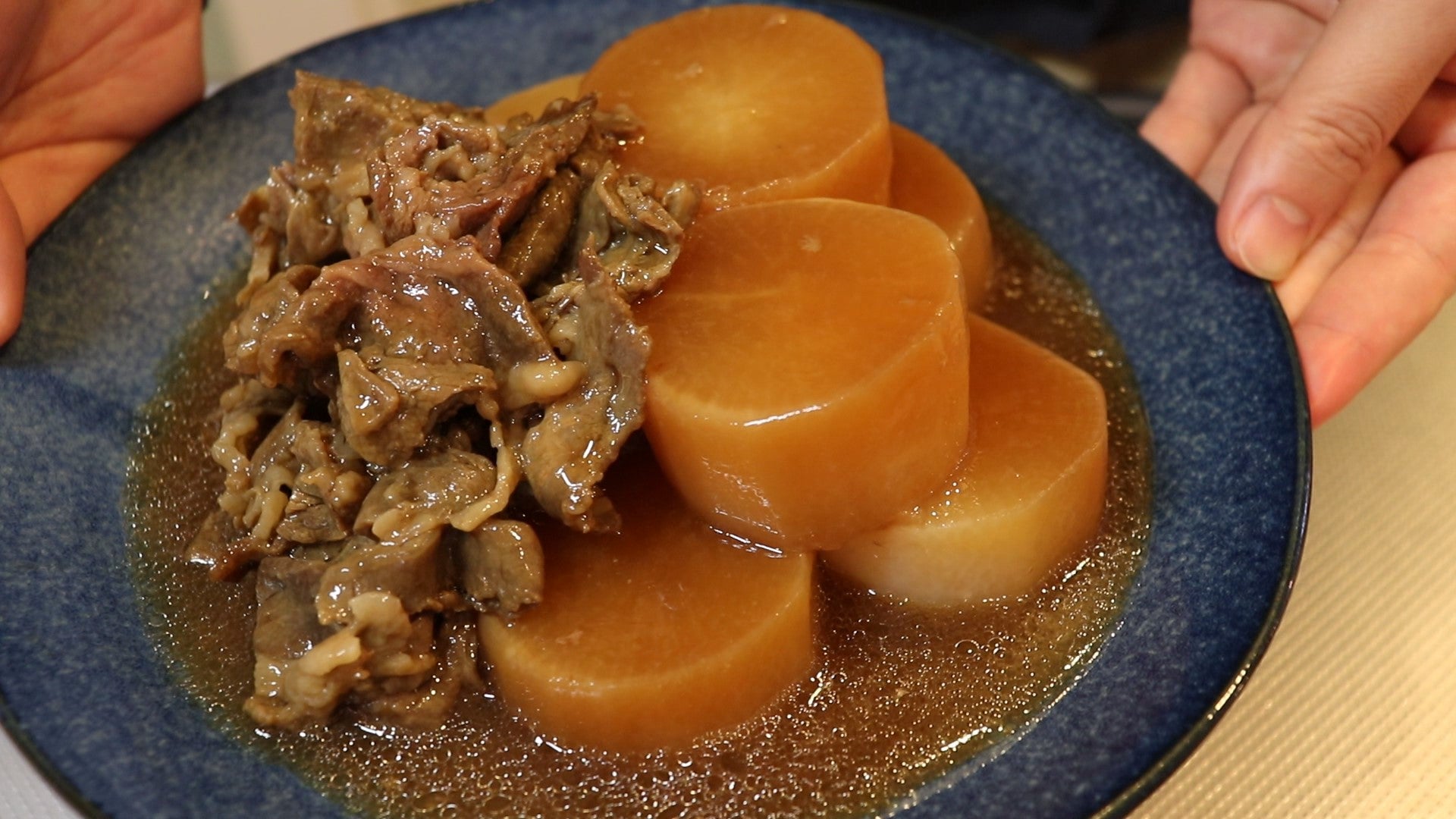 おうちで簡単プロの味！ 炊飯器で絶品 牛すじ大根の作り方！お肉がトロトロ旨味しみしみ驚の旨さ