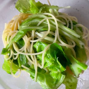 すぐにできる！ ツナとしめじのバター醤油パスタ