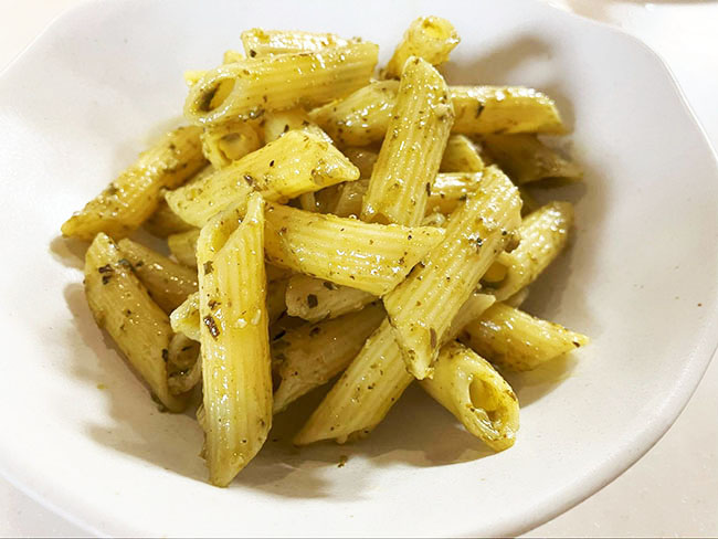 コストコの『ペストジェノベーゼペンネ』がバジルにモッツァレラで超おいしい！買てみた