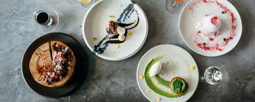 8月のデセール・グラスデセール・グラス・ア・ラ・ペッシュ￥1.800 税込8 1 火 より販売開始白桃のコンポート、白桃のコンポートシロップのグラニテ、ヴァニラのムース・グラッセ、ライチのクレーム・グラッセ、フランボワーズ・ソースでまとめたピーチメルバ風の